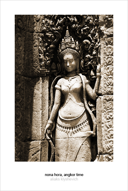 Apsara on the wall of Ta Prohm temple. Angkor, Cambodia 