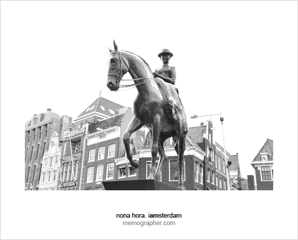 Statue of Queen Wilhelmina of the Netherlands, Amsterdam
